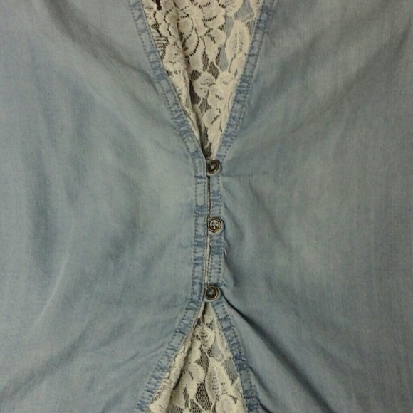 Chambray button-up with lace - Picture 2 of 3